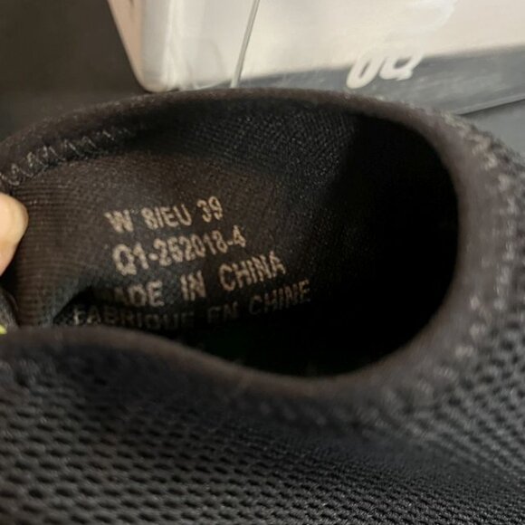 OOFOS Women's  Chukka Shoe - Black Sz. 8 - Picture 9 of 13